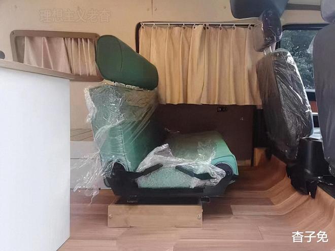 改装床车旅行小面包露营车自驾游更方便mg不朽情缘网站后排旋转座椅五菱荣光(图2)