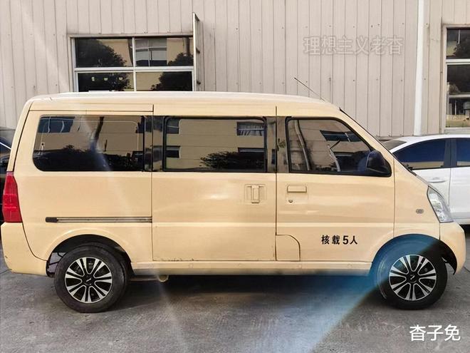 改装床车旅行小面包露营车自驾游更方便mg不朽情缘网站后排旋转座椅五菱荣光(图3)