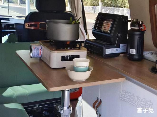 改装床车旅行小面包露营车自驾游更方便mg不朽情缘网站后排旋转座椅五菱荣光(图5)